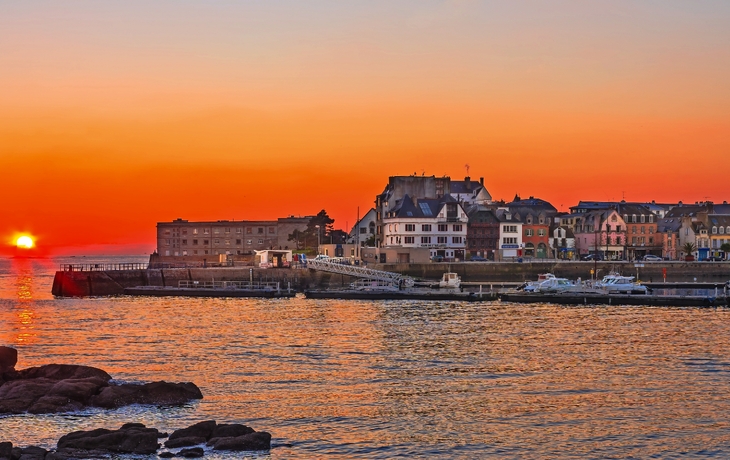 Sonnenuntergang über Concarneau in der Bretagne