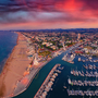 Luftbild des öffentlichen Strands von Libera Rimini