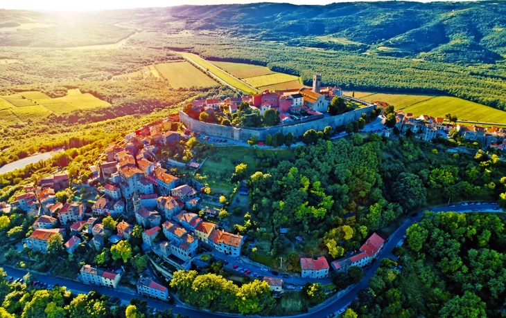 Motovun im Sonnenuntergang